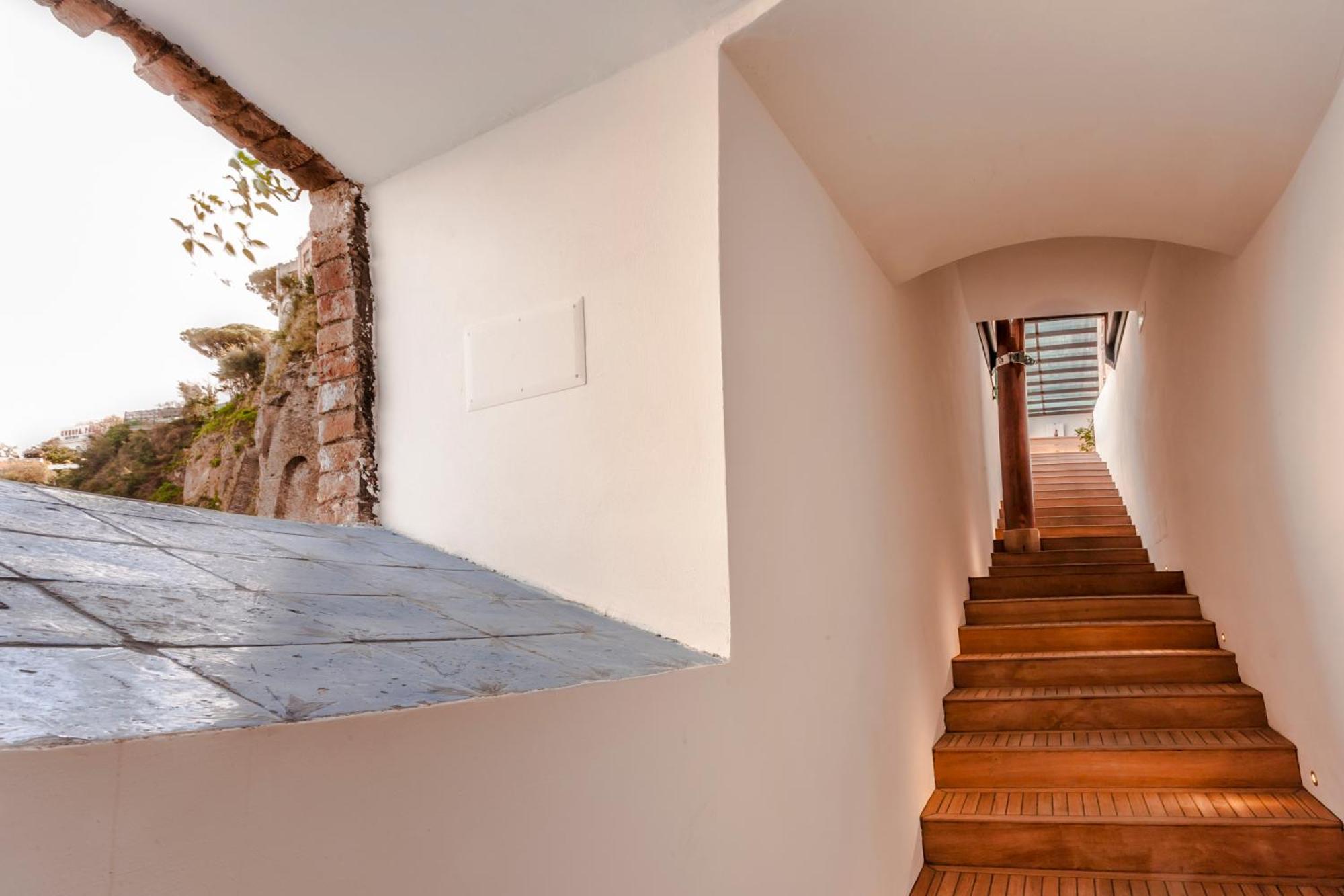 Yacht Club Capo Cervo Suites B&B Sorrento Exterior photo