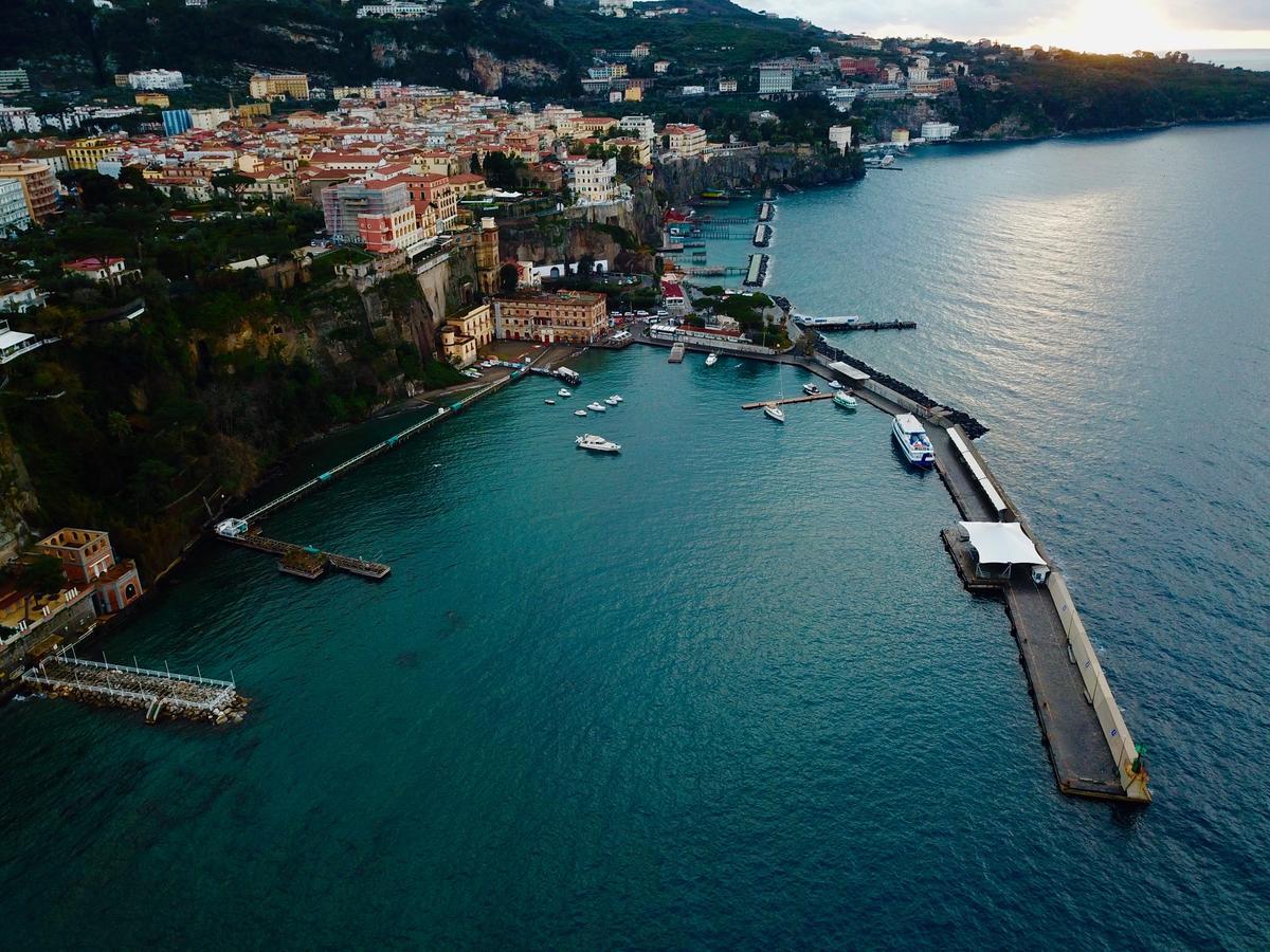 Yacht Club Capo Cervo Suites B&B Sorrento Exterior photo