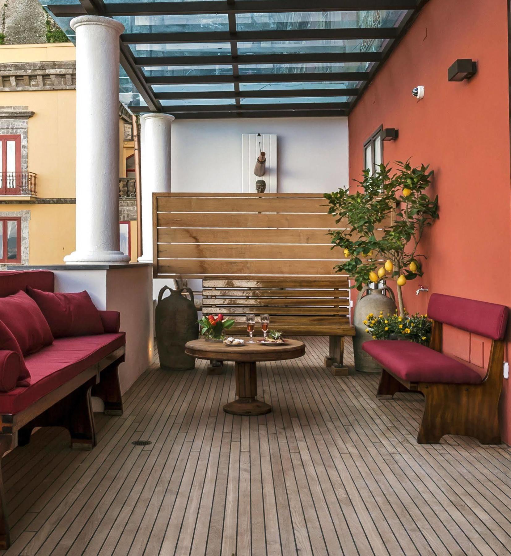 Yacht Club Capo Cervo Suites B&B Sorrento Exterior photo
