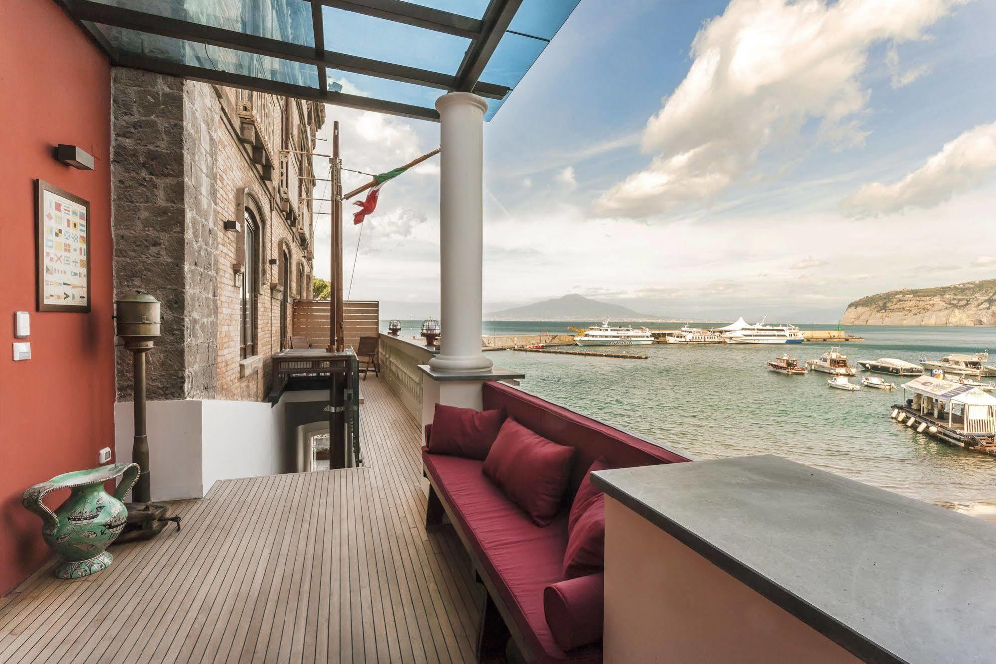 Yacht Club Capo Cervo Suites B&B Sorrento Exterior photo